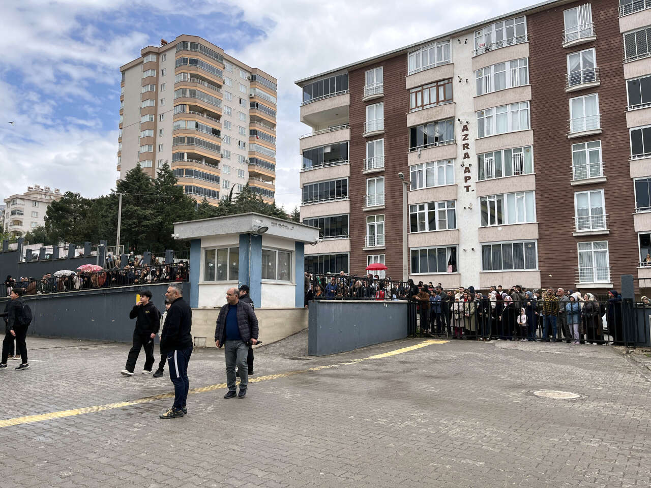 9 kişiye mezar olan Ayser Çalık Ortaokulu, yeni binasında eğitime başladı 11